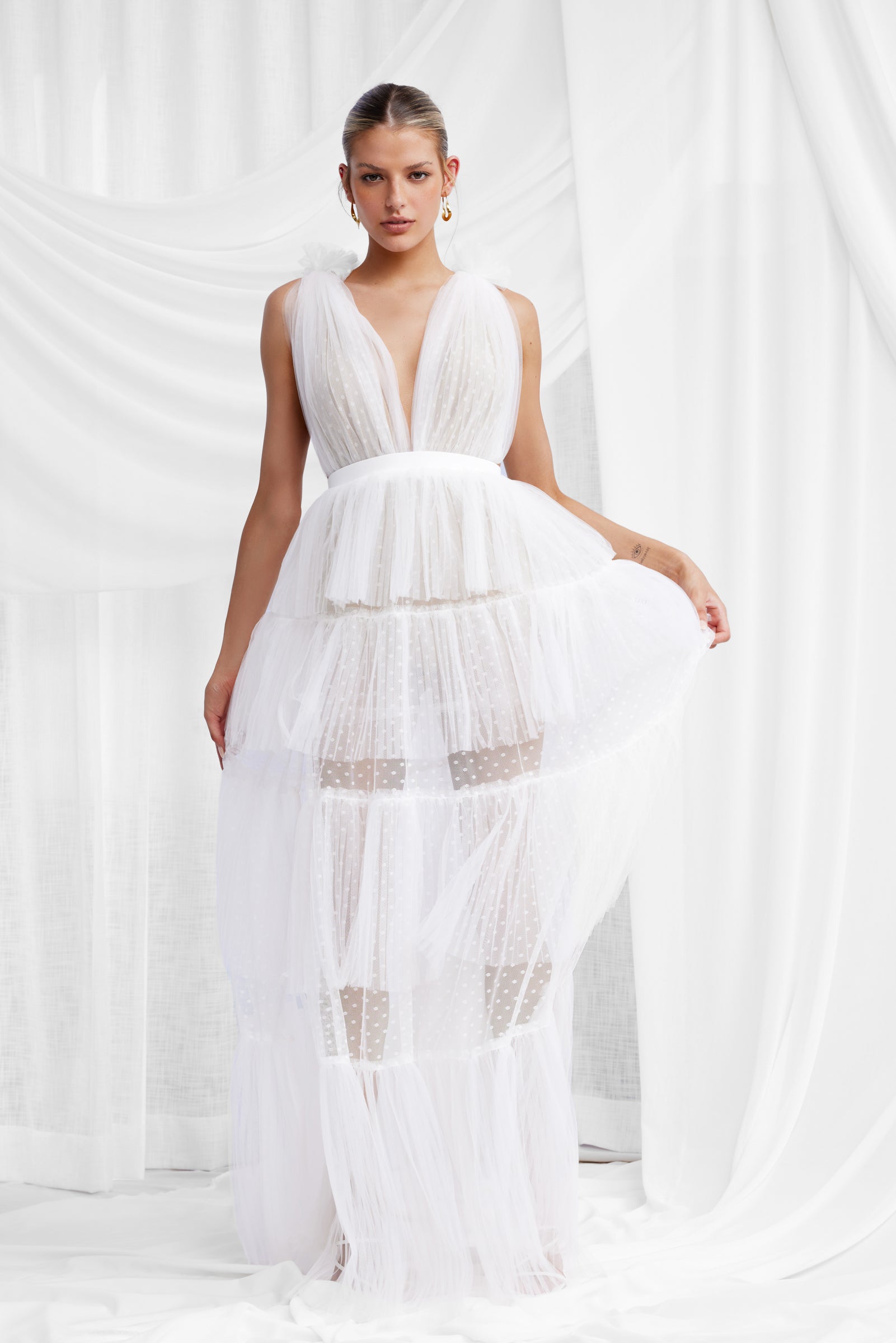 Zendaya Dress White Tulle Gown with Ruffle Detail | Studio Lexi Zendaya Dress White Tulle Gown with Ruffle Detail | Studio Lexi